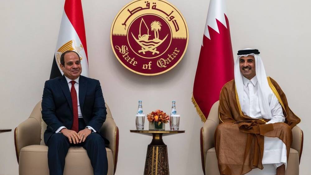 الرئيس المصري يصل قطر لأول مرة منذ توليه منصبه  news